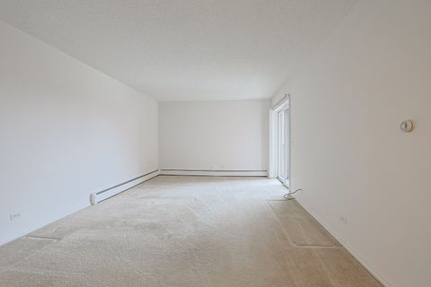 Tiny photo for 200 Red Top Drive #302, Libertyville, IL 60048 (MLS # 12600102)