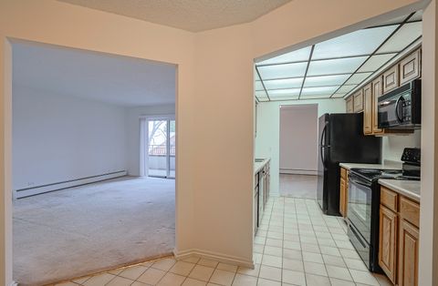 Tiny photo for 200 Red Top Drive #302, Libertyville, IL 60048 (MLS # 12600102)