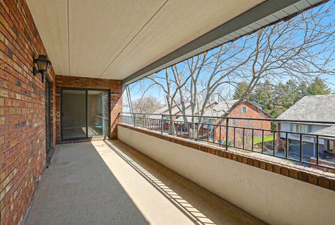 Tiny photo for 200 Red Top Drive #302, Libertyville, IL 60048 (MLS # 12600102)