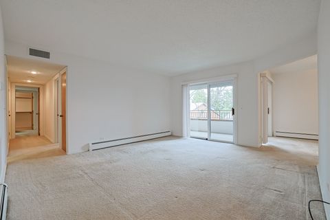 Tiny photo for 200 Red Top Drive #302, Libertyville, IL 60048 (MLS # 12600102)