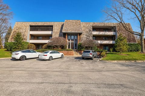 Photo of 200 Red Top Drive #302, Libertyville, IL 60048 (MLS # 12600102)