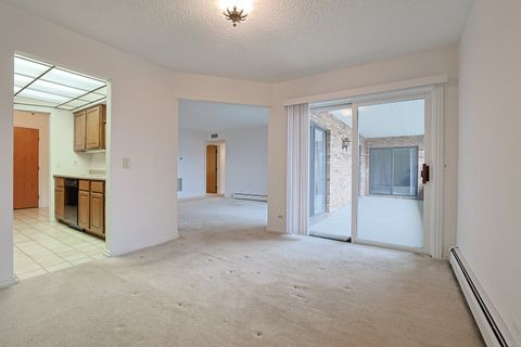 Tiny photo for 200 Red Top Drive #302, Libertyville, IL 60048 (MLS # 12600102)