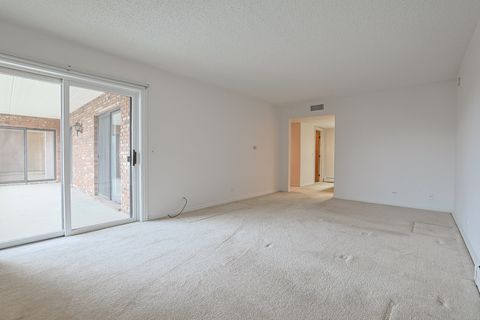 Tiny photo for 200 Red Top Drive #302, Libertyville, IL 60048 (MLS # 12600102)