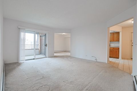 Tiny photo for 200 Red Top Drive #302, Libertyville, IL 60048 (MLS # 12600102)