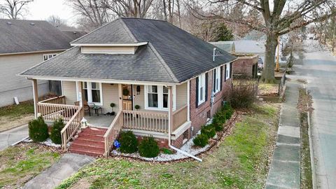 Photo of 1001 S Jackson Street, Harrisburg, IL 62946 (MLS # 100000214)