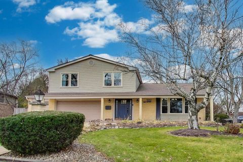 Photo of 3537 Maple Leaf Drive, Glenview, IL 60026 (MLS # 12499630)