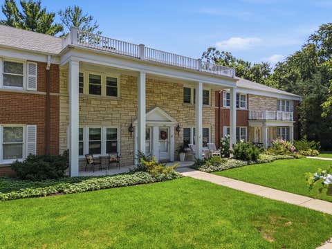 Photo of 606 5th Street #606, Wilmette, IL 60091 (MLS # 12720597)
