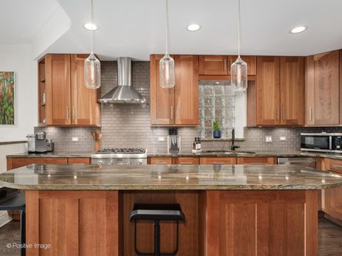 Tiny photo for 2250 N WAYNE Avenue, Chicago, IL 60614 (MLS # 12599438)