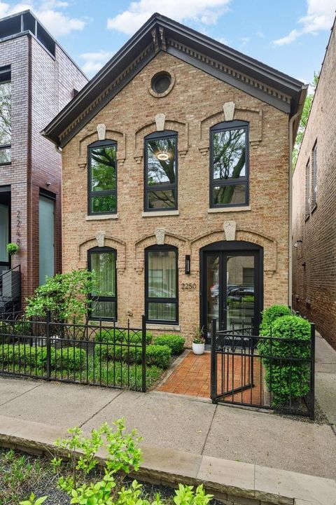 Photo of 2250 N WAYNE Avenue, Chicago, IL 60614 (MLS # 12599438)