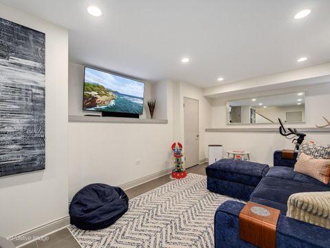 Tiny photo for 2250 N WAYNE Avenue, Chicago, IL 60614 (MLS # 12599438)