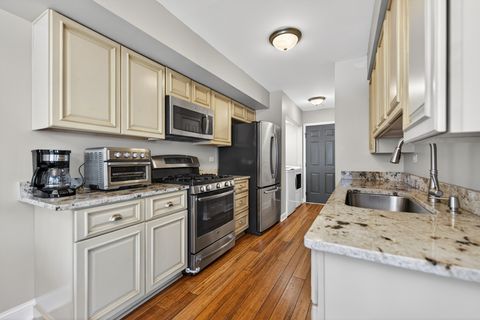 Tiny photo for 3S082 Timber Drive #7B, Warrenville, IL 60555 (MLS # 12632648)