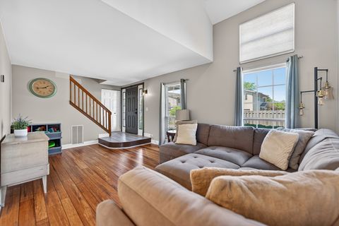Tiny photo for 3S082 Timber Drive #7B, Warrenville, IL 60555 (MLS # 12632648)