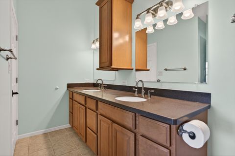 Tiny photo for 3S082 Timber Drive #7B, Warrenville, IL 60555 (MLS # 12632648)