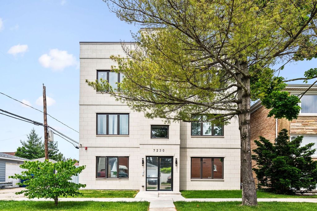 Photo for 7230 W Belden Avenue #3, Elmwood Park, IL 60707 (MLS # 12109802)