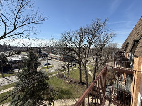 Tiny photo for 441 N Park Boulevard #5F, Glen Ellyn, IL 60137 (MLS # 12619935)