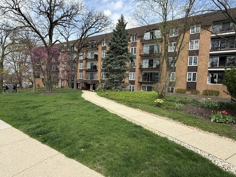 Photo of 441 N Park Boulevard #5F, Glen Ellyn, IL 60137 (MLS # 12619935)