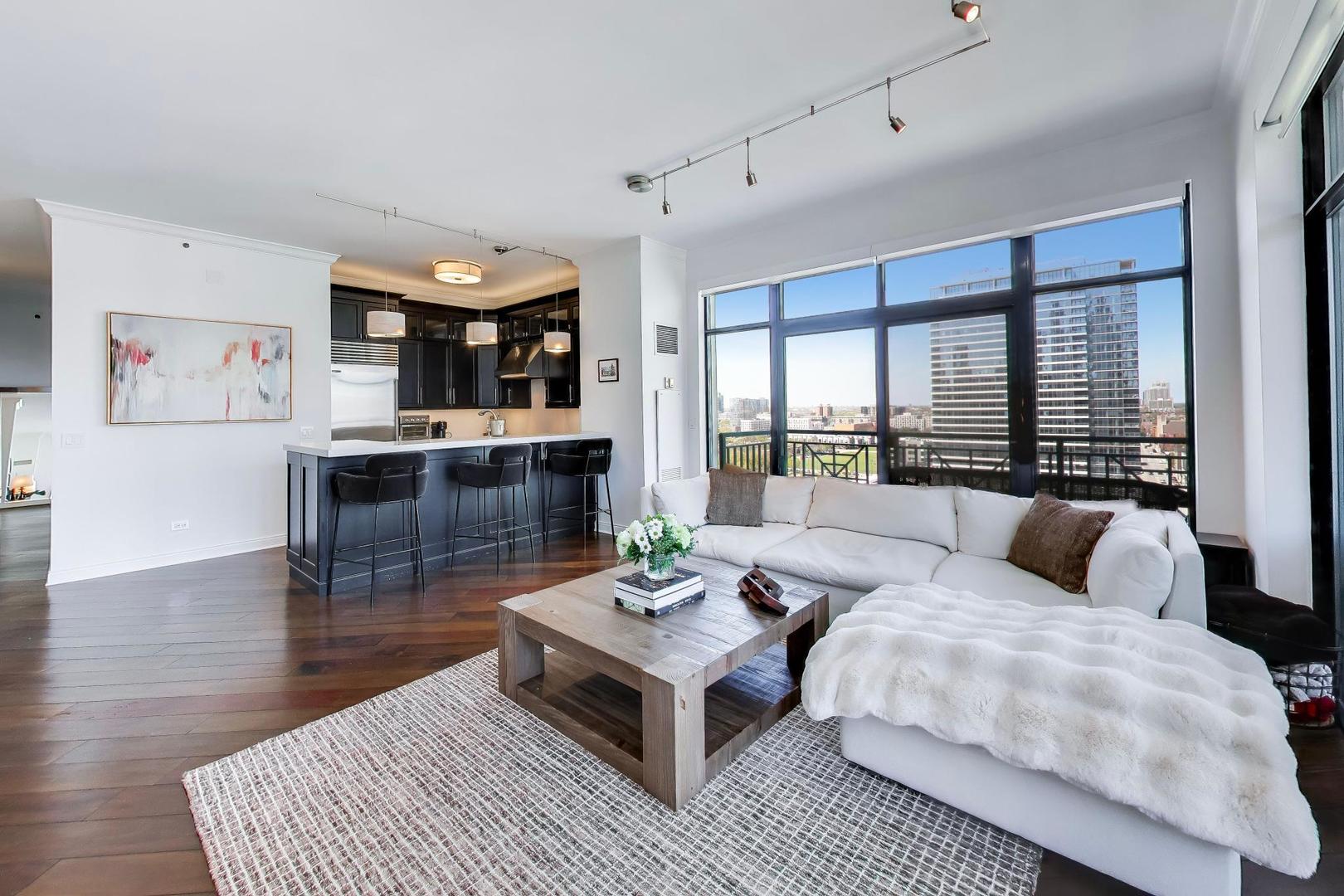 340 W SUPERIOR Street 1501