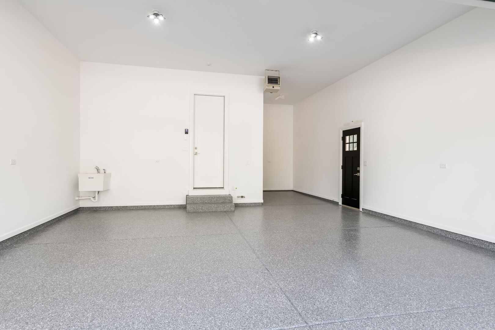 Elmhurst, Illinois 60126, United States, 5 Bedrooms Bedrooms, ,5 BathroomsBathrooms,Residential,Active,255151