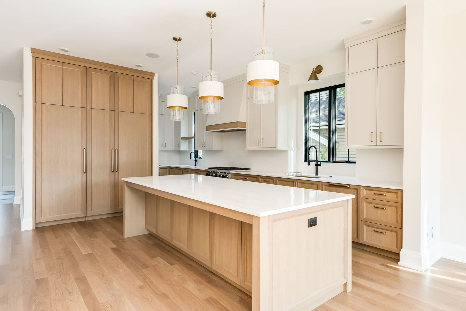 Elmhurst, Illinois 60126, United States, 5 Bedrooms Bedrooms, ,5 BathroomsBathrooms,Residential,Active,255151