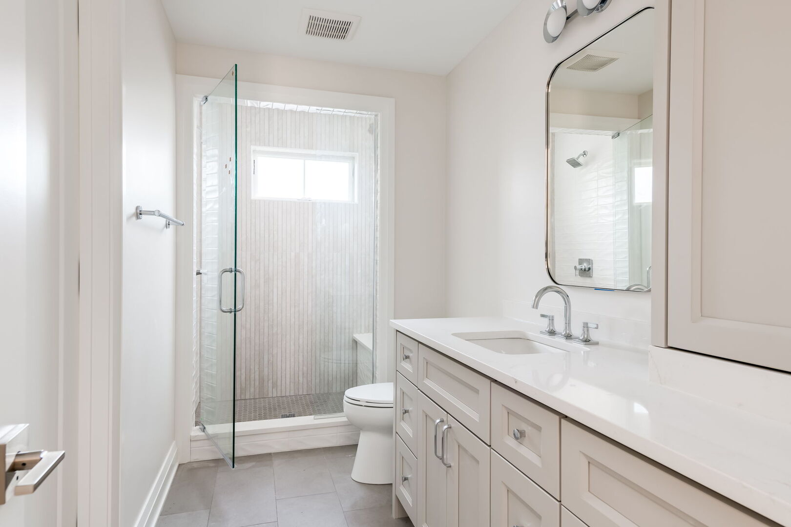 Elmhurst, Illinois 60126, United States, 5 Bedrooms Bedrooms, ,5 BathroomsBathrooms,Residential,Active,255151