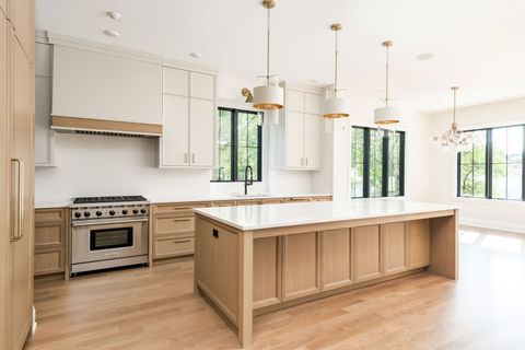 Tiny photo for 900 S Colfax Avenue, Elmhurst, IL 60126 (MLS # 12533052)