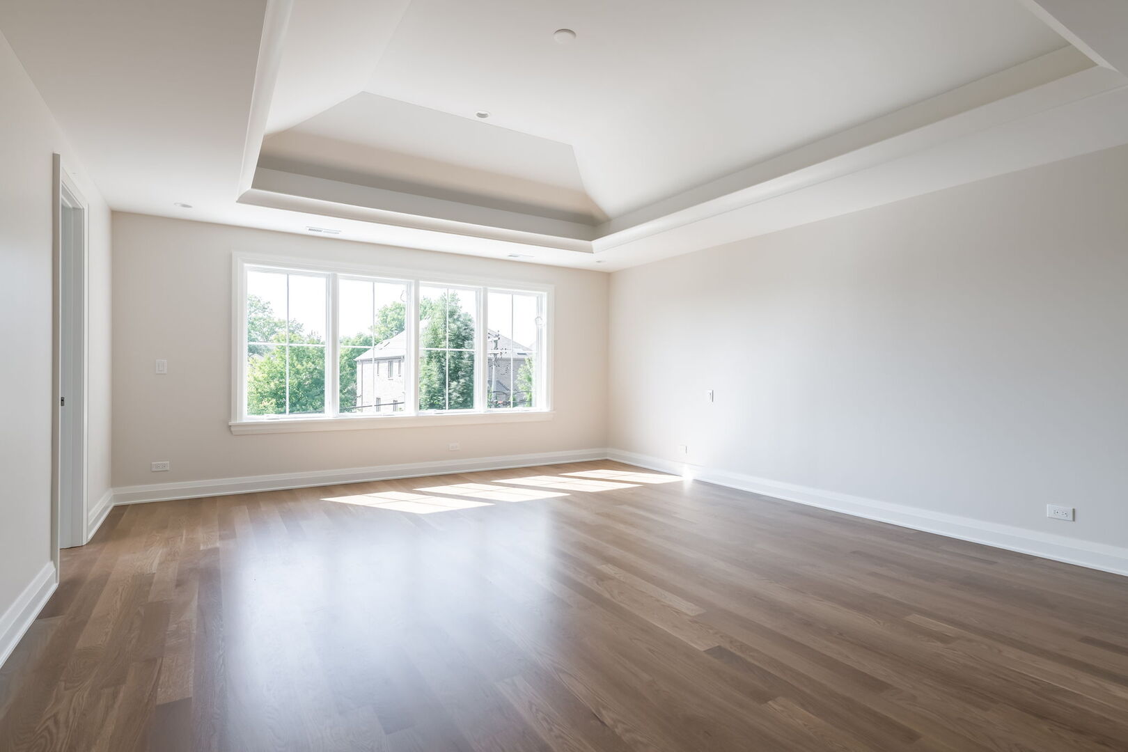 Elmhurst, Illinois 60126, United States, 5 Bedrooms Bedrooms, ,5 BathroomsBathrooms,Residential,Active,255151