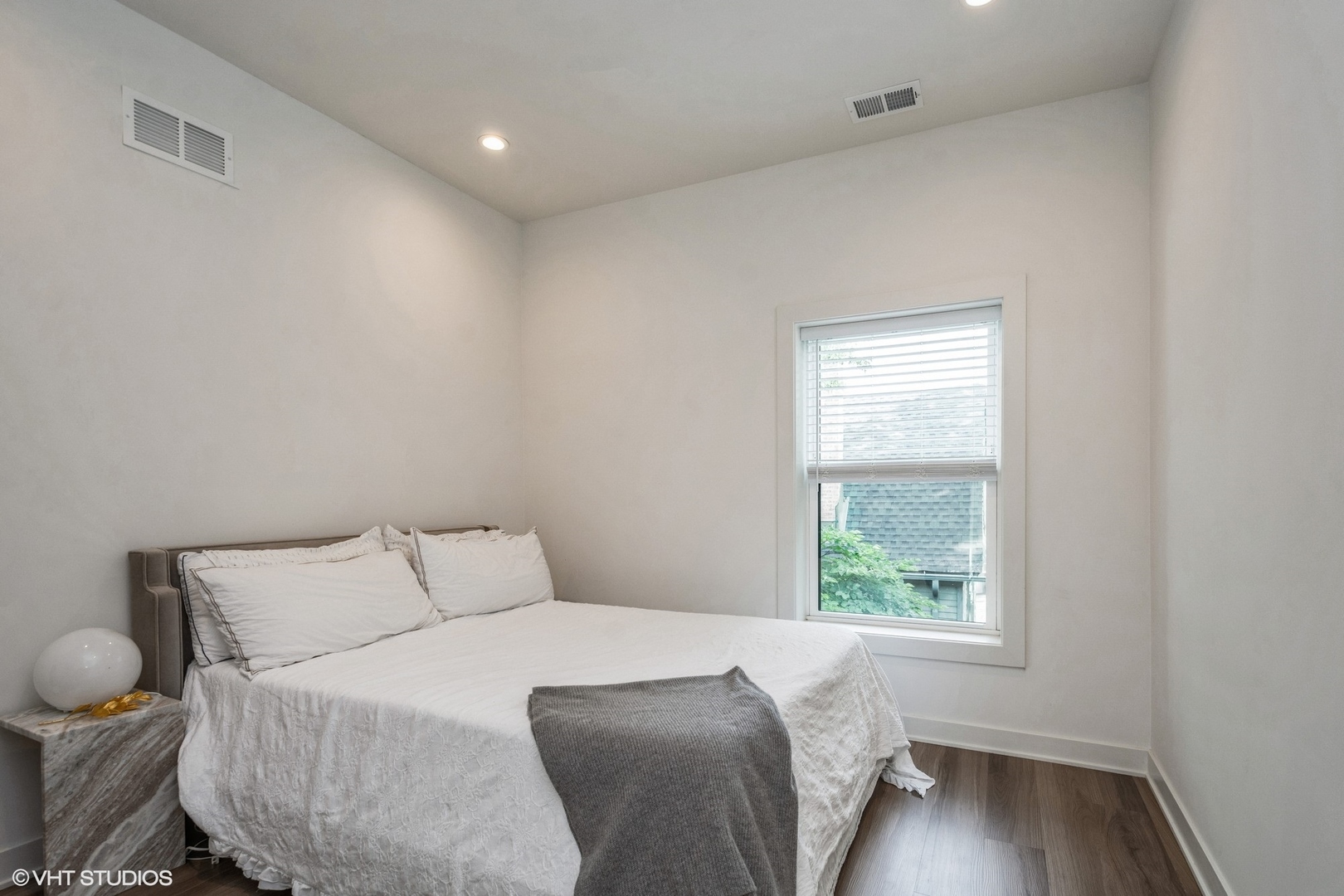 5526 N Magnolia Avenue 33