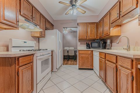 Tiny photo for 5 Creekside Circle #B, Elgin, IL 60123 (MLS # 12504281)