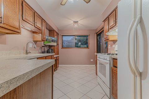 Tiny photo for 5 Creekside Circle #B, Elgin, IL 60123 (MLS # 12504281)