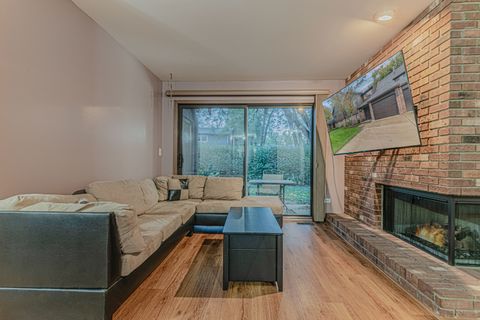 Tiny photo for 5 Creekside Circle #B, Elgin, IL 60123 (MLS # 12504281)