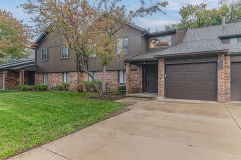 5 Creekside Circle B Elgin IL 60123