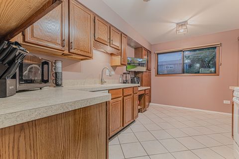 Tiny photo for 5 Creekside Circle #B, Elgin, IL 60123 (MLS # 12504281)