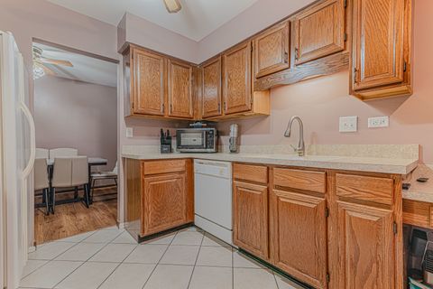 Tiny photo for 5 Creekside Circle #B, Elgin, IL 60123 (MLS # 12504281)
