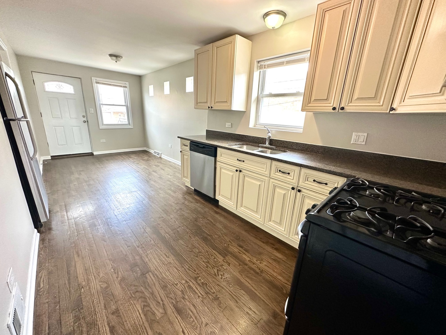 6322 W 63RD Place