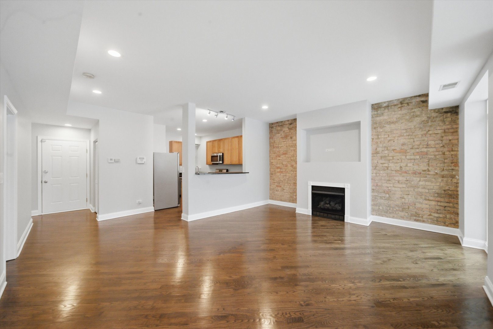 5884 N Ridge Avenue 2