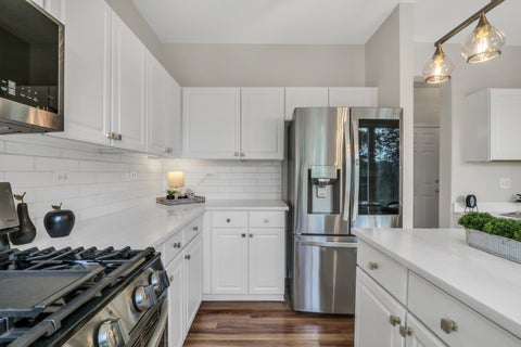 Tiny photo for 1140 Oakmeadow Court, Gurnee, IL 60031 (MLS # 12745250)