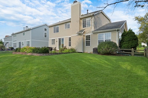 Tiny photo for 1140 Oakmeadow Court, Gurnee, IL 60031 (MLS # 12745250)