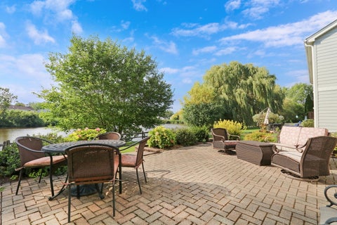Tiny photo for 1140 Oakmeadow Court, Gurnee, IL 60031 (MLS # 12745250)
