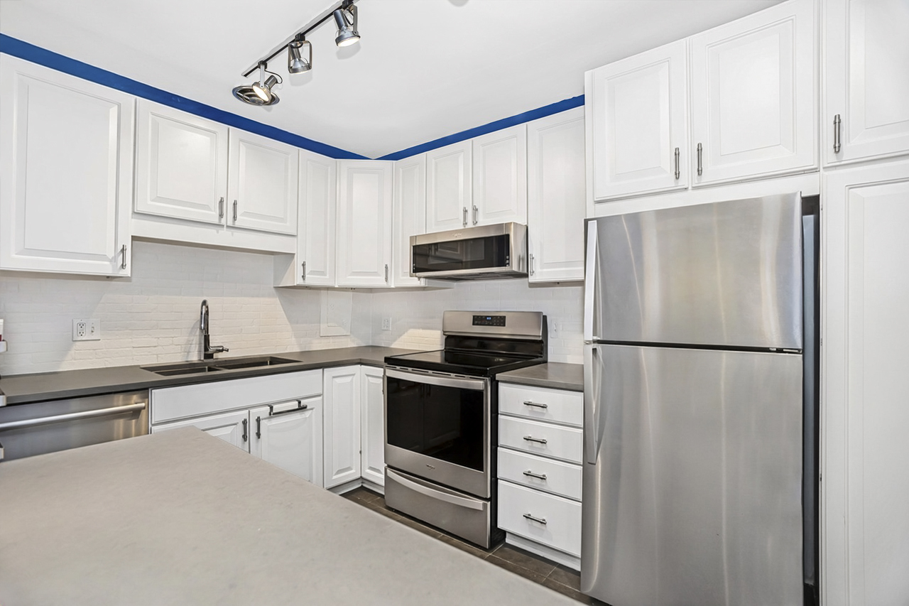 835 Ridge Avenue 401