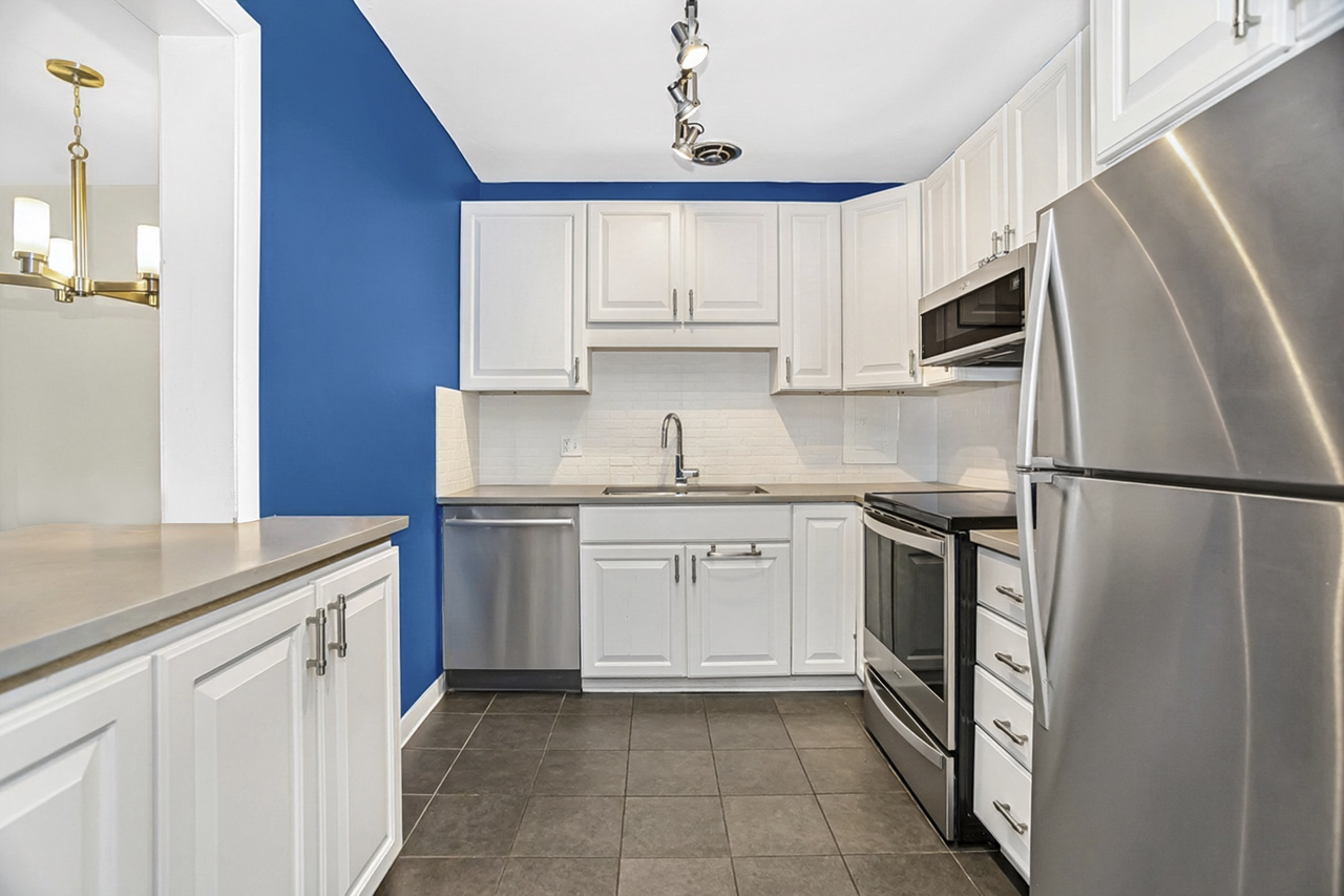 835 Ridge Avenue 401