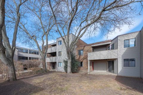 Tiny photo for 1840 W Highland Avenue #E-105, Elgin, IL 60123 (MLS # 12575340)