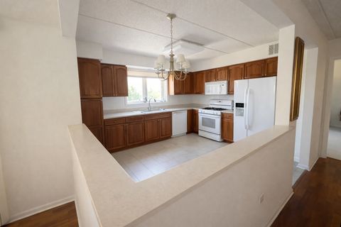 Tiny photo for 6807 N MILWAUKEE Avenue #510, Niles, IL 60714 (MLS # 12590807)