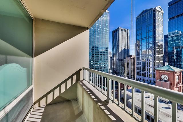 345 N La Salle Drive 2207
