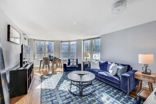345 N La Salle Drive 2207