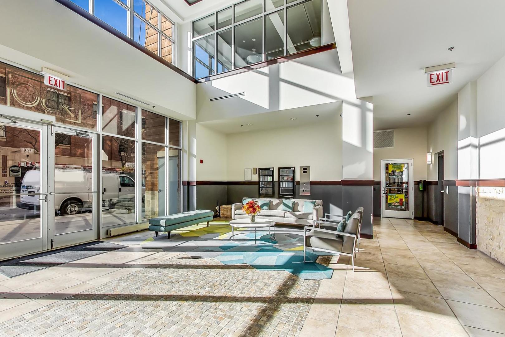 950 W Monroe Street 607