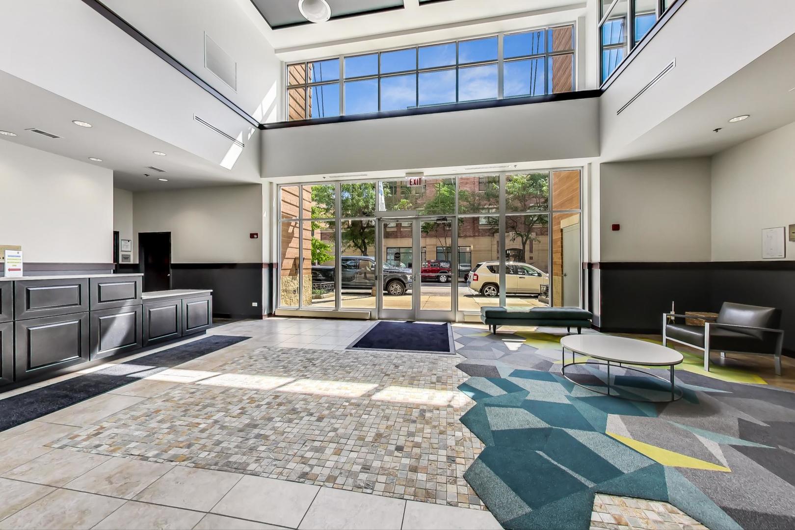 950 W Monroe Street 607