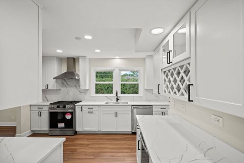 Tiny photo for 2024 E Wintergreen Avenue, Mount Prospect, IL 60056 (MLS # 12492580)