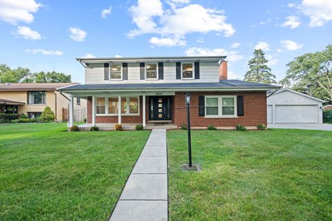 Photo of 2024 E Wintergreen Avenue, Mount Prospect, IL 60056 (MLS # 12492580)