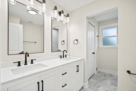 Tiny photo for 2024 E Wintergreen Avenue, Mount Prospect, IL 60056 (MLS # 12492580)