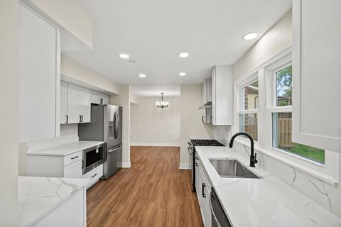 Tiny photo for 2024 E Wintergreen Avenue, Mount Prospect, IL 60056 (MLS # 12492580)